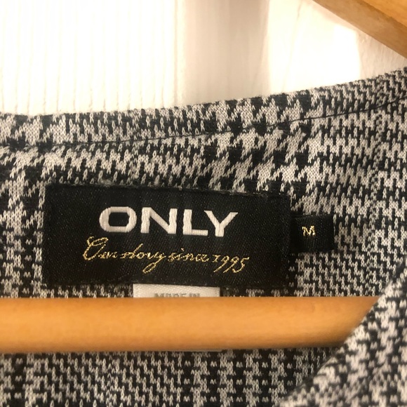 Checked Three Quarter Sleeve Dress - Picture 3 of 7